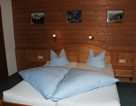 ferienwohnung 2 bis 3 personen unterkunft st anton schlafzimmer